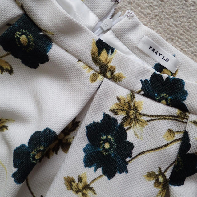 FRAY I.D(フレイアイディー)の♡FRAY ID♡フレイアイディー 花柄オーガンジー スカート レディースのスカート(ひざ丈スカート)の商品写真