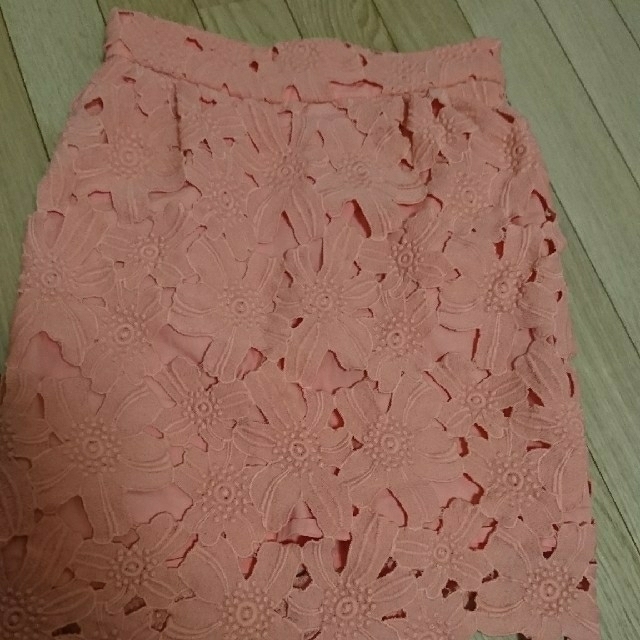Lily Brown(リリーブラウン)のフラワーレーススカート レディースのスカート(ひざ丈スカート)の商品写真