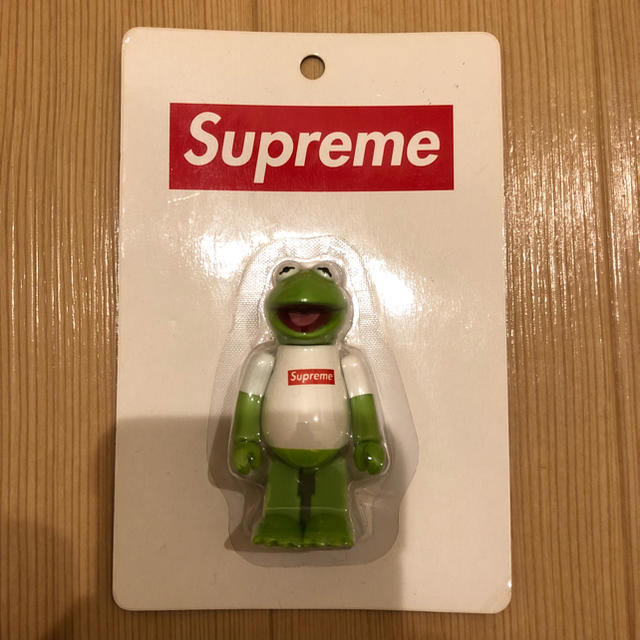 Supreme(シュプリーム)のSupreme 激レア kermit kubrick 未開封 エンタメ/ホビーのおもちゃ/ぬいぐるみ(キャラクターグッズ)の商品写真