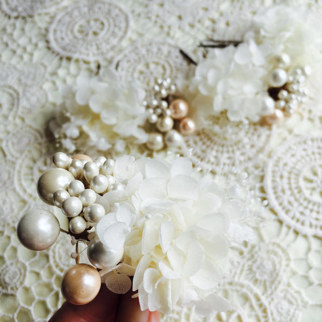 本物のお花の髪飾り ホワイト紫陽花とかすみ草&パールピックセット ハンドメイドのアクセサリー(ヘアアクセサリー)の商品写真