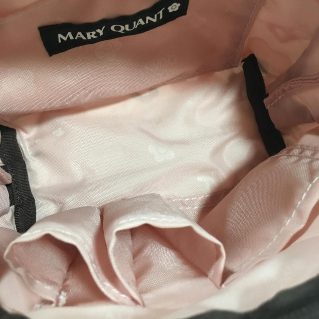 MARY QUANT(マリークワント)のMARY QUANT ランダムアウトライン ラウンドポーチ レディースのファッション小物(ポーチ)の商品写真