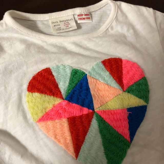 ZARA KIDS(ザラキッズ)の【zara baby】ハート刺繍Tシャツ キッズ/ベビー/マタニティのキッズ服女の子用(90cm~)(Tシャツ/カットソー)の商品写真