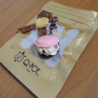 キューポット　本店限定　ストロベリーワッフルバックチャーム　Q−pot