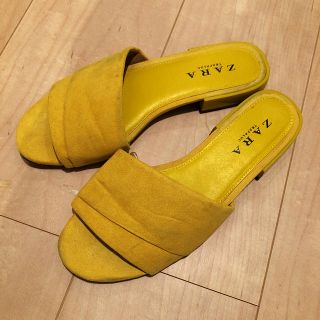 ザラ(ZARA)のZARAイエローフラットサンダル✨(サンダル)