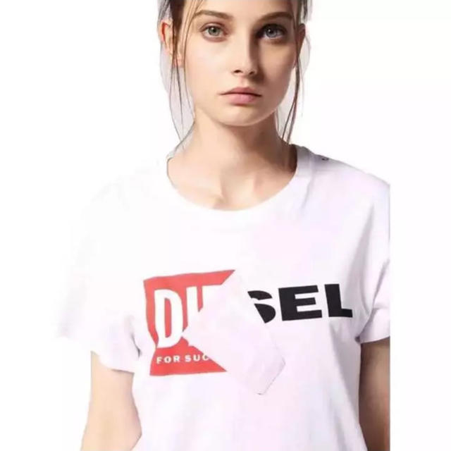 DIESEL(ディーゼル)のDIESEL 新品未使用 ボックスロゴ Ｌ ホワイト レディースのトップス(Tシャツ(半袖/袖なし))の商品写真