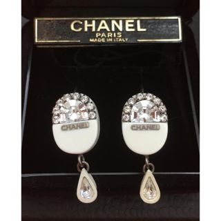 シャネル(CHANEL)のシャネル フック ピアス ホワイト ビジュー レアデザイン(ピアス)