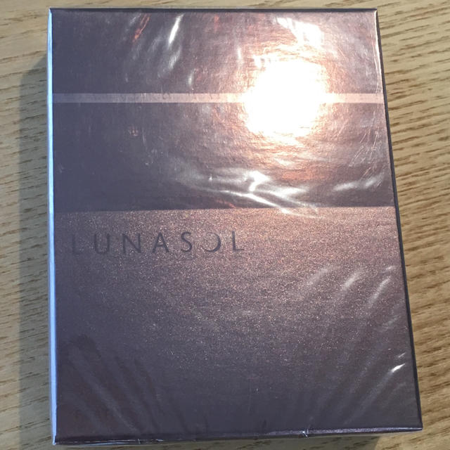 LUNASOL(ルナソル)のルナソル フェザリー スモーキー アイズ #01 Smoky Beige  コスメ/美容のベースメイク/化粧品(アイシャドウ)の商品写真