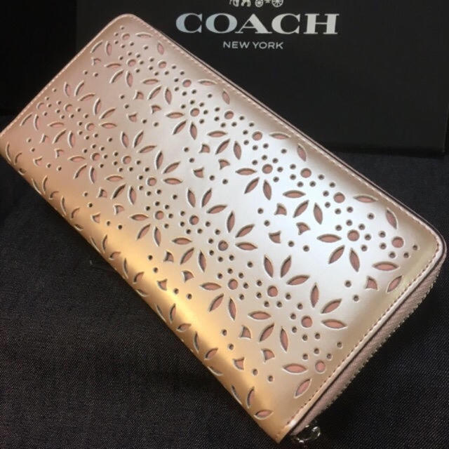 COACH(コーチ)の限定セール❣️新品コーチ長財布F53331 真珠のように美しいシェルピンクレザー レディースのファッション小物(財布)の商品写真