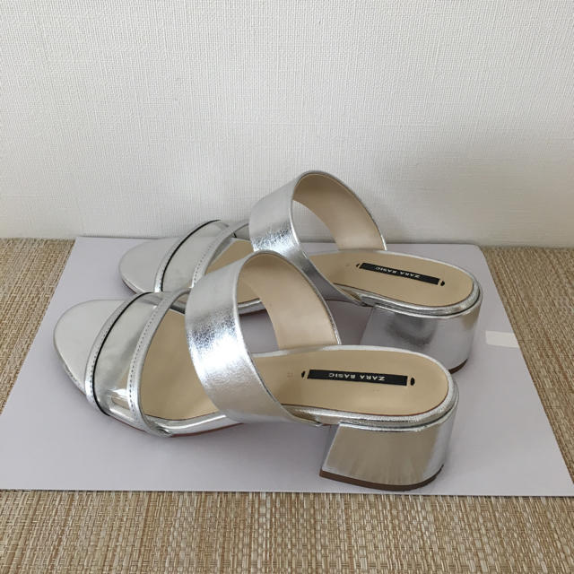 ZARA(ザラ)のZARA シルバーサンダル レディースの靴/シューズ(サンダル)の商品写真