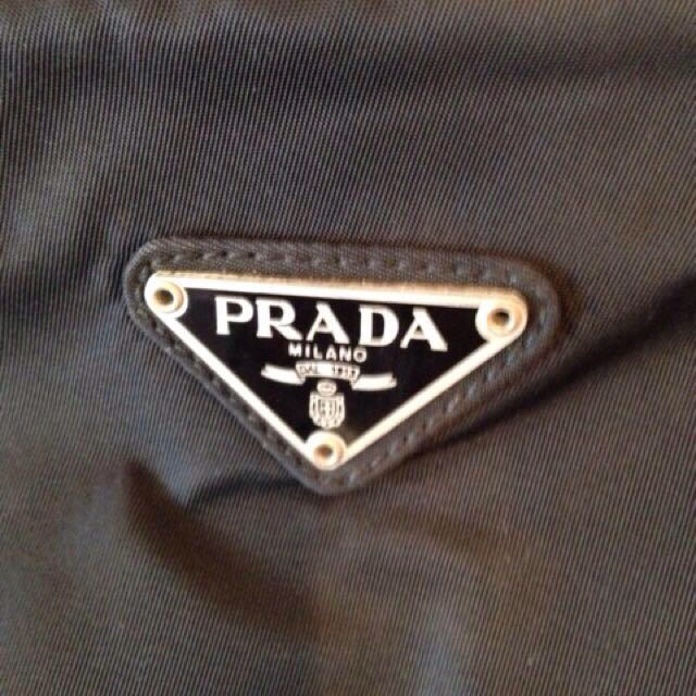 PRADA(プラダ)の正規品プラダ斜め掛けバッグ レディースのバッグ(メッセンジャーバッグ)の商品写真