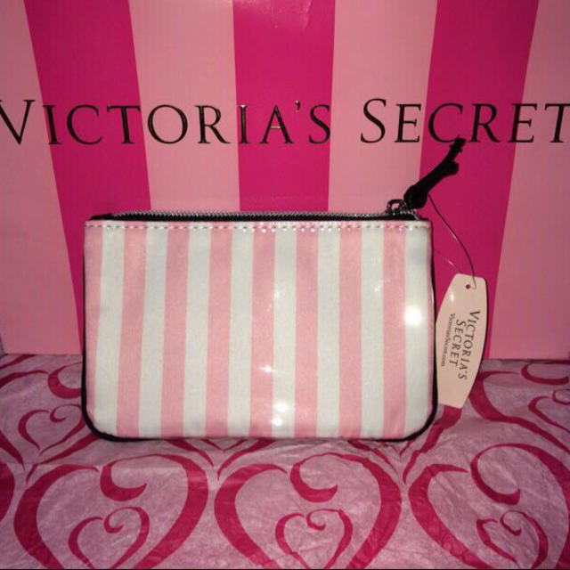 Victoria's Secret(ヴィクトリアズシークレット)の最大¥2000オフ VSストライプポーチ レディースのファッション小物(ポーチ)の商品写真
