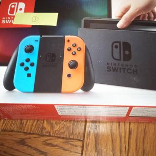 ニンテンドースイッチ(Nintendo Switch)のニンテンドースイッチ 本体 レッド/ブルー(家庭用ゲーム機本体)