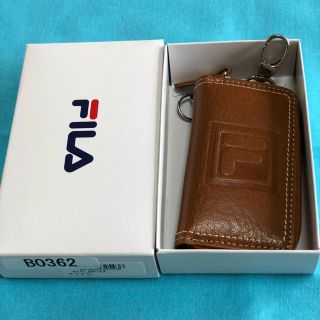 フィラ(FILA)のFILA スマートキーケース/ロゴ入り/本革 / キャメル(キーケース)