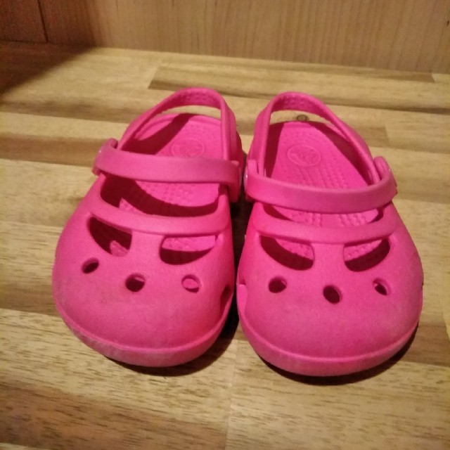 crocs(クロックス)のクロックス キッズ/ベビー/マタニティのベビー靴/シューズ(~14cm)(サンダル)の商品写真