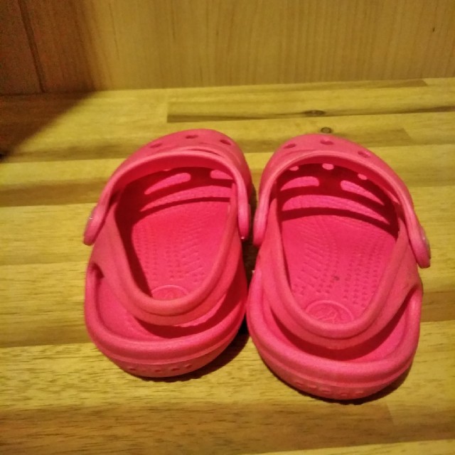 crocs(クロックス)のクロックス キッズ/ベビー/マタニティのベビー靴/シューズ(~14cm)(サンダル)の商品写真