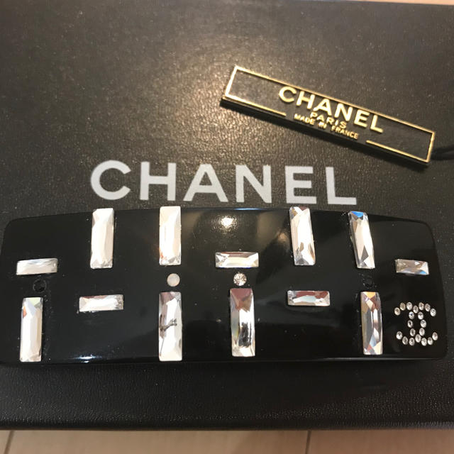 CHANEL(シャネル)のシャネル キラキラ ラインストーン バレッタ 本物 レディースのヘアアクセサリー(ヘアピン)の商品写真