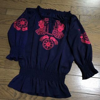 レイビームス(Ray BEAMS)のレイビームス オリエンタル エスニック刺繍 ネイビー ペプラムブラウス(シャツ/ブラウス(長袖/七分))