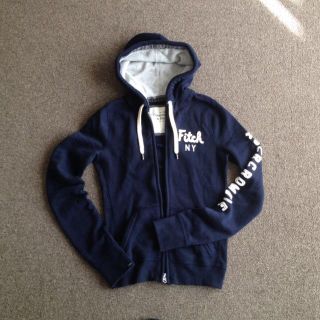 アバクロンビーアンドフィッチ(Abercrombie&Fitch)のアバクロ♡美品パーカーXSショッパー付き(パーカー)