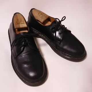 ドクターマーチン(Dr.Martens)の王道モデル黒!ドクターマーチン高級牛革レザー大人の3ホールローファー短靴(ドレス/ビジネス)