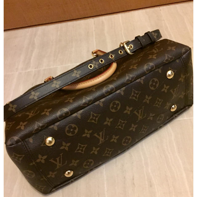 LOUIS VUITTON(ルイヴィトン)のルイヴィトン  バッグ  パラス レディースのバッグ(ショルダーバッグ)の商品写真