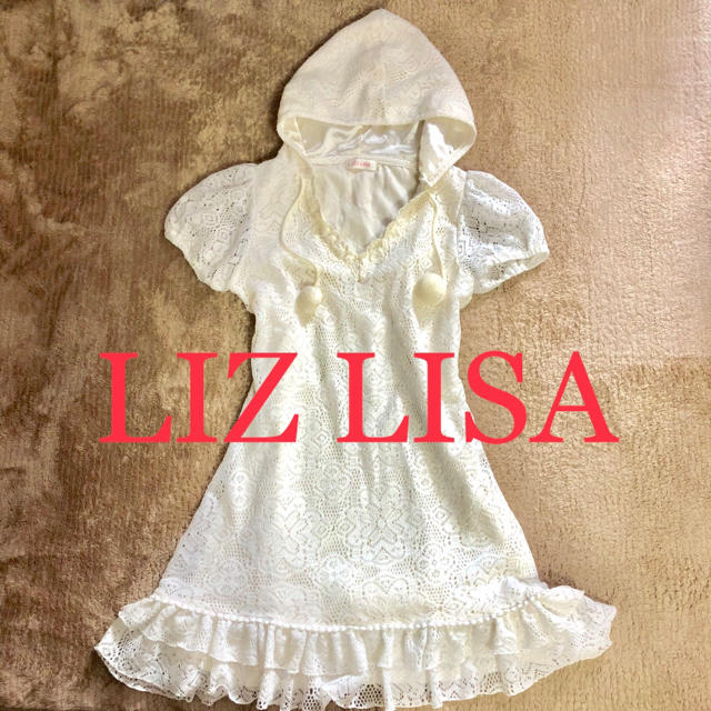 LIZ LISA(リズリサ)のLIZ LISAフード＆ポンポン付き透かし編みワンピース レディースのワンピース(ミニワンピース)の商品写真