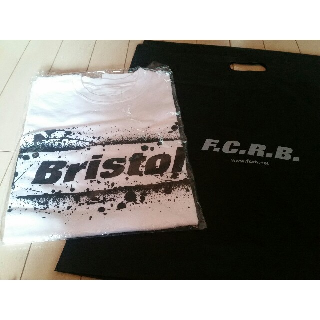 F.C.R.B.(エフシーアールビー)のFCRB Tシャツ 白 M TEE メンズのトップス(Tシャツ/カットソー(半袖/袖なし))の商品写真