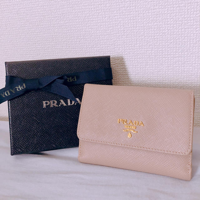 PRADA   [美品プラダ 二つ折り財布 ピンクベージュの通販 by 白米shop