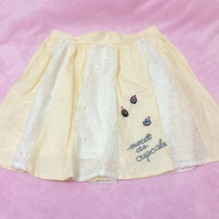 カップケーキ刺繍スカート(ひざ丈スカート)