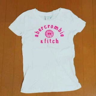 アバクロンビーアンドフィッチ(Abercrombie&Fitch)のアバクロ♡ロゴTシャツ(Tシャツ(半袖/袖なし))
