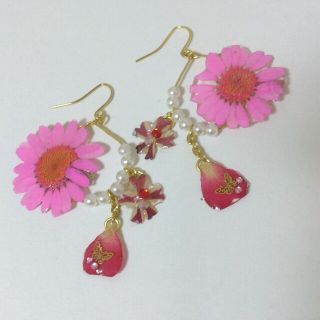 赤いお花フープピアス(ピアス)