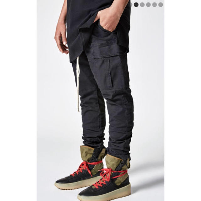 FEAR OF GOD(フィアオブゴッド)の新品 Essentials Drawstring Cargo Pants  メンズのパンツ(ワークパンツ/カーゴパンツ)の商品写真