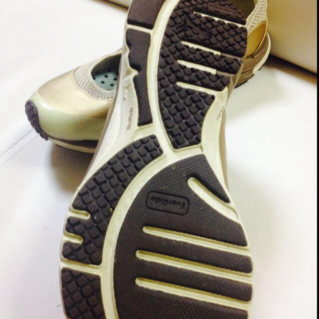 PUMA(プーマ)のPUMA ボディトレイン NEO バレー レディースの靴/シューズ(スニーカー)の商品写真