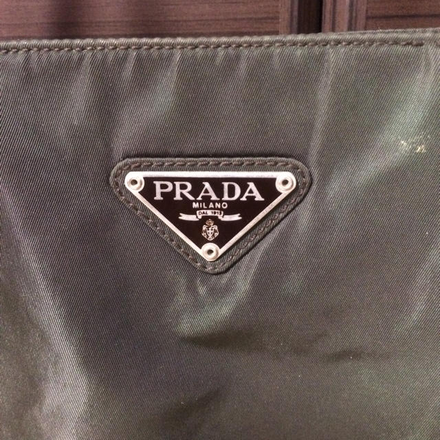 PRADA(プラダ)のプラダダークグリーンショルダー レディースのバッグ(ショルダーバッグ)の商品写真