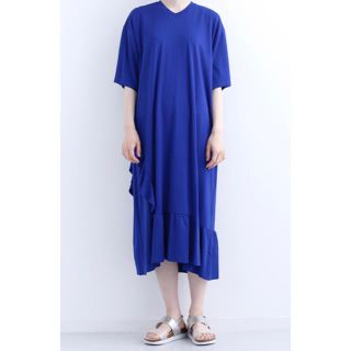 メルロー(merlot)の【新品】フリルロングTシャツワンピース(ロングワンピース/マキシワンピース)