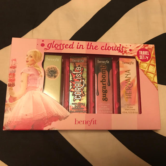 Benefit(ベネフィット)のbenefit リップグロス4本セット コスメ/美容のベースメイク/化粧品(リップグロス)の商品写真