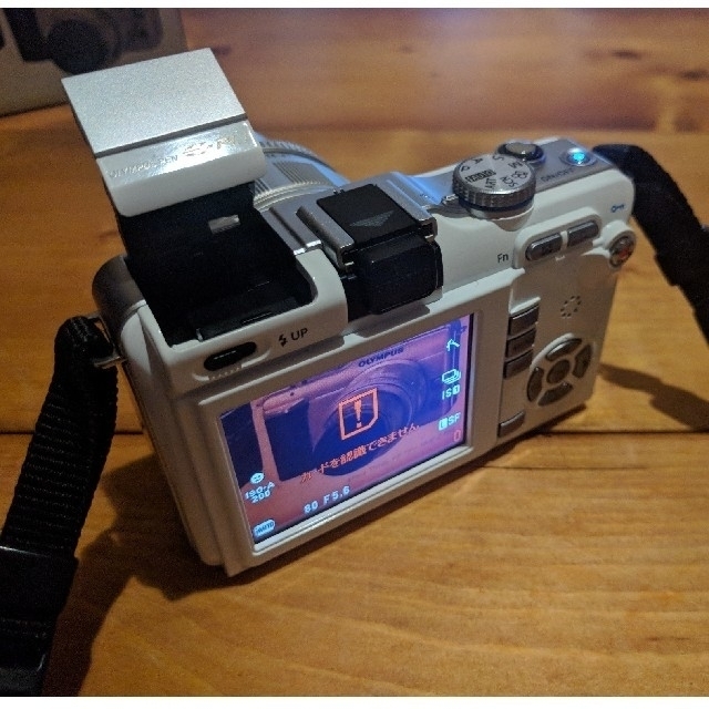 OLYMPUSマイクロ一眼PEN E-PL1ダブルズームキット E-PL1 OLYMPUSマイクロ一眼PEN E-PL1ダブルズームキット E-PL1