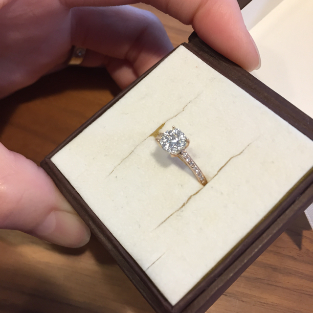 エステール ダイヤモンドリング 鑑定書つき レディースのアクセサリー(リング(指輪))の商品写真