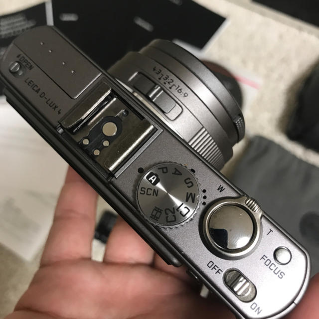 LEICA(ライカ)の値下げ【限定1,000台】Leica D-LUX4チタン 付属品完備国内正規品 スマホ/家電/カメラのカメラ(コンパクトデジタルカメラ)の商品写真