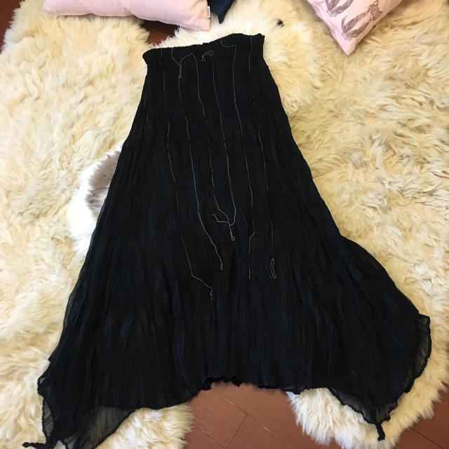 ISSEY MIYAKE(イッセイミヤケ)の専用 イッセイミヤケ  パーティライン ボールチェーンが印象的なスカート レディースのスカート(ロングスカート)の商品写真