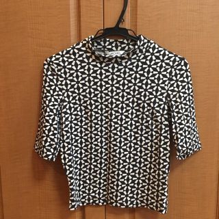 モンキ(Monki)のMONKI 総柄トップス(カットソー(半袖/袖なし))