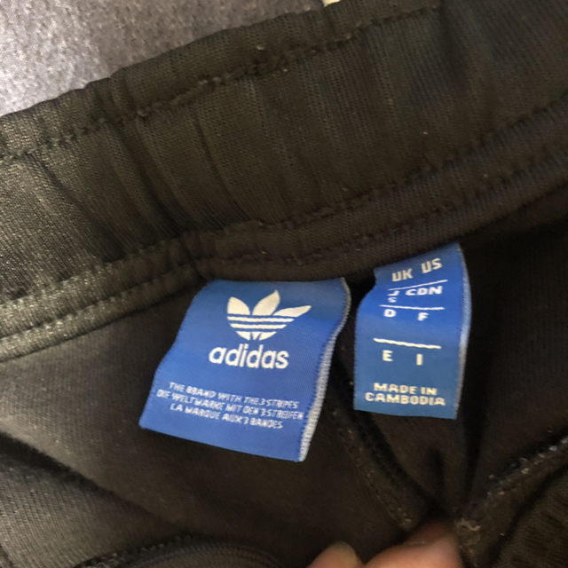 adidas トラックパンツ