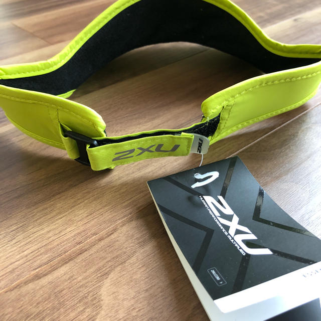 2XU(ツータイムズユー)のカズさま専用  2XU  サンバイザー 新品未使用 スポーツ/アウトドアのランニング(その他)の商品写真