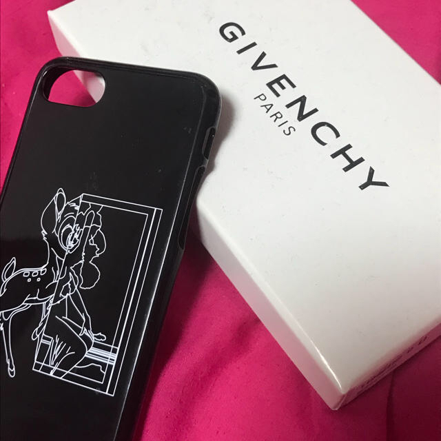 GIVENCHY(ジバンシィ)のGIVENCHY iPhoneケース スマホ/家電/カメラのスマホアクセサリー(iPhoneケース)の商品写真