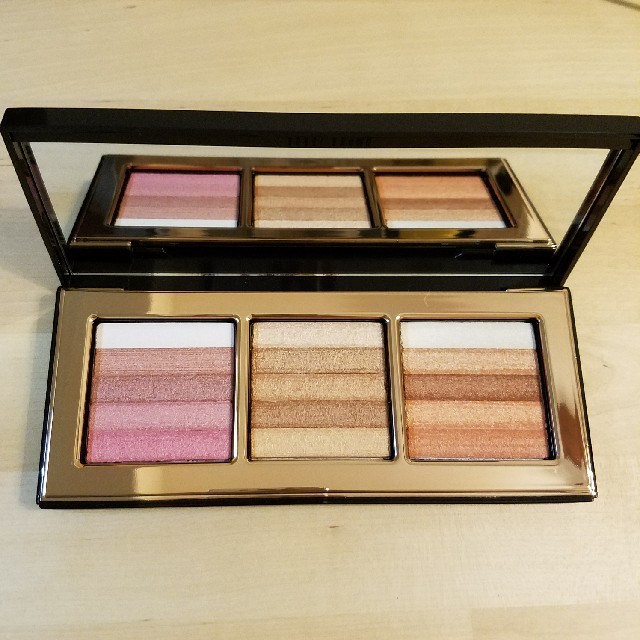 BOBBI BROWN(ボビイブラウン)の【新品】BOBBI BROWNハイライト&グロウ シマーブリック パレット コスメ/美容のベースメイク/化粧品(フェイスカラー)の商品写真