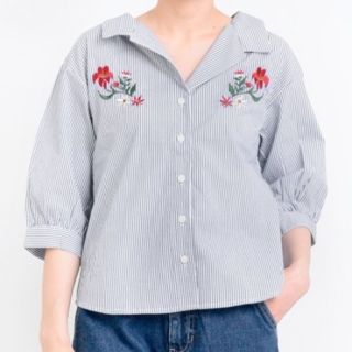 マジェスティックレゴン(MAJESTIC LEGON)のフラワー刺繍シャツ(シャツ/ブラウス(長袖/七分))