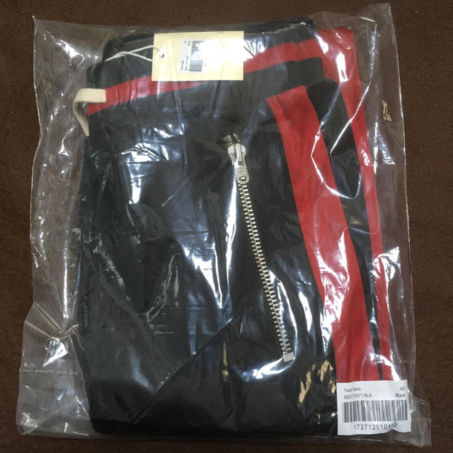 FEAR OF GOD(フィアオブゴッド)のmnml Track Pants black/red メンズのトップス(ジャージ)の商品写真