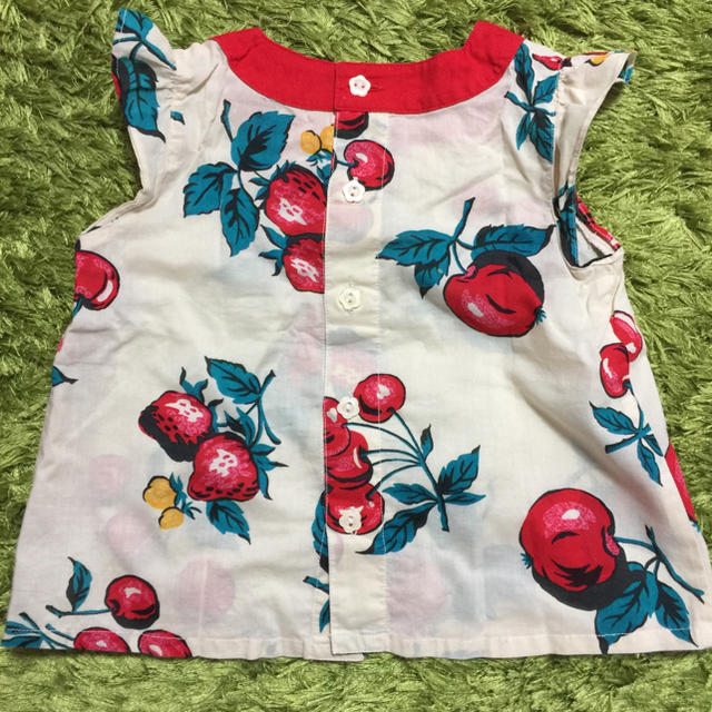 Combi mini(コンビミニ)の✨リボンキャスケット♢苺とさくらんぼの大人っぽいカットソー♢90✨ キッズ/ベビー/マタニティのキッズ服女の子用(90cm~)(Tシャツ/カットソー)の商品写真