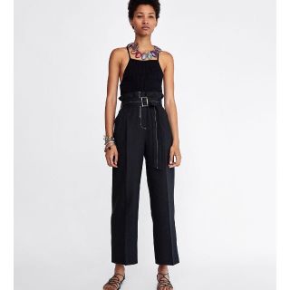 ザラ(ZARA)のzaraベルト付きリネンパンツ(カジュアルパンツ)