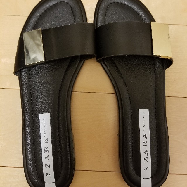 ZARA(ザラ)の［ 新品］ZARAシンプルフラットサンダル レディースの靴/シューズ(サンダル)の商品写真