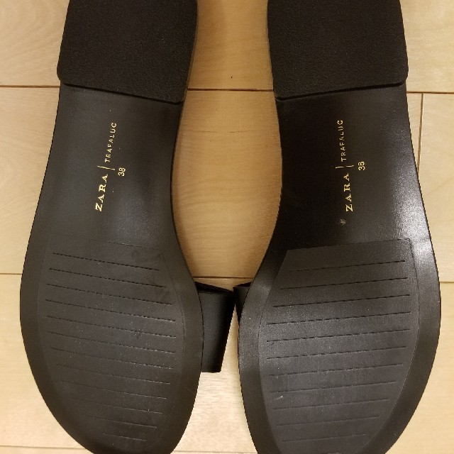 ZARA(ザラ)の［ 新品］ZARAシンプルフラットサンダル レディースの靴/シューズ(サンダル)の商品写真